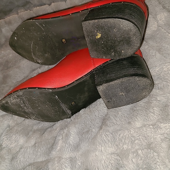 Bar III Size 5.5 Western Red Faux Leather Black Studded Edge Booties - Picture 5 of 7